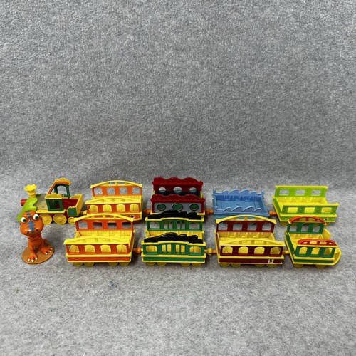 Treno dinosauro curva